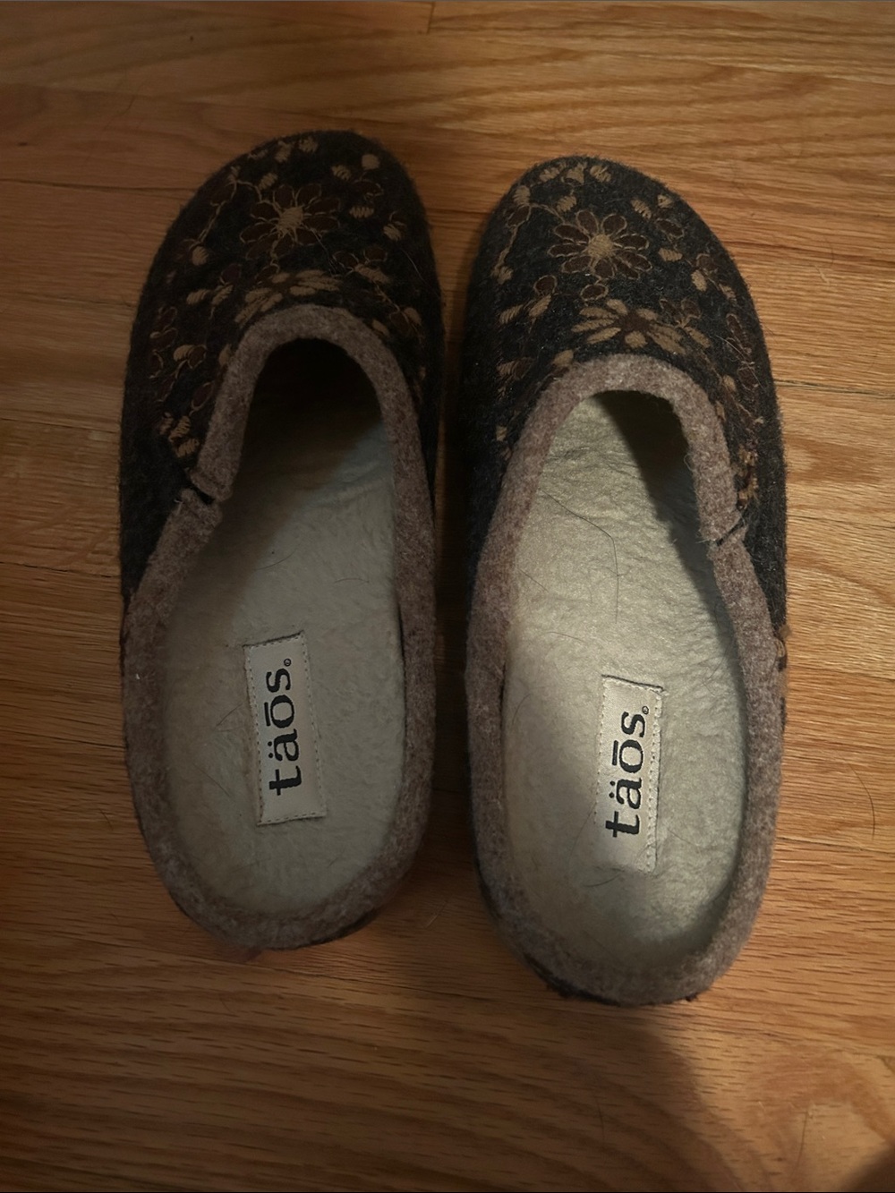 Taos Footwear Brown and Black Floral Felt Slip-Ons
